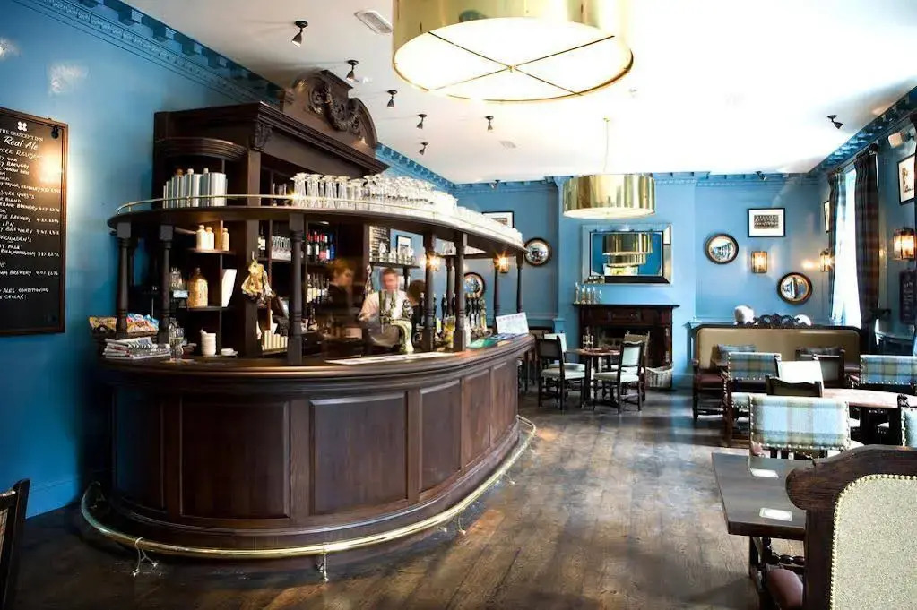 Crescent Inn by Maison Pierre