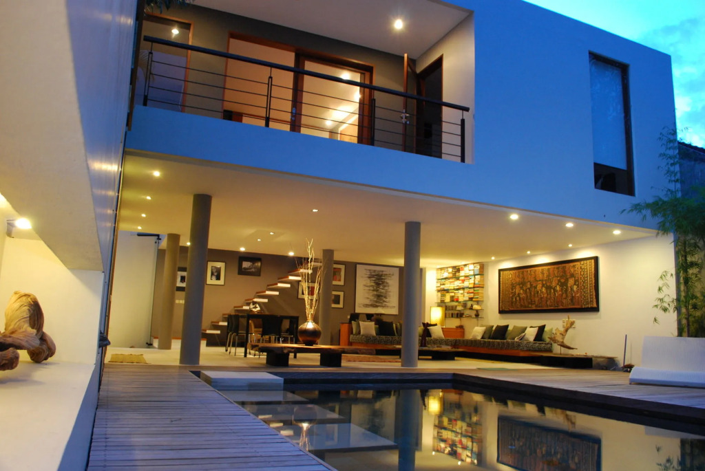 Villa Rio - Contemporary 2BR Villa in Downtown Seminyak