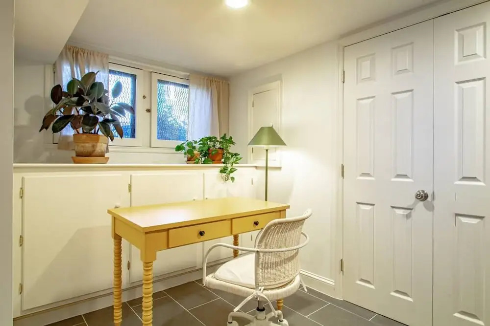 Spacious 1BR NW Garden Apartment Walker s Dream