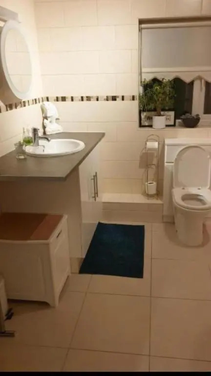 Beautiful private room with Kingsize bed and large private en-suite