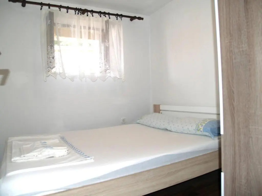 One Bedroom Apartment Alma, Sleeps 4