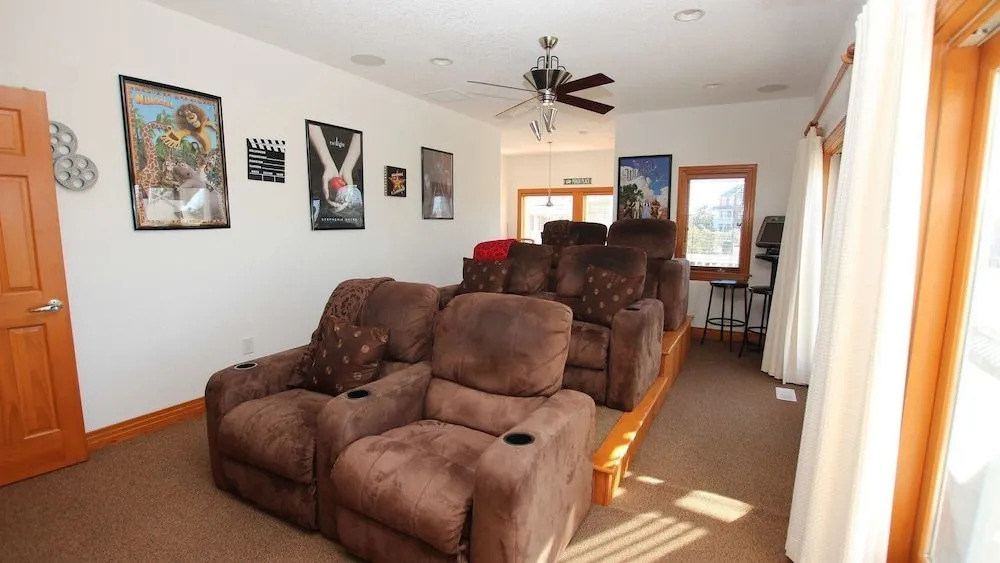 Joy At a Glance - 6 Br Home
