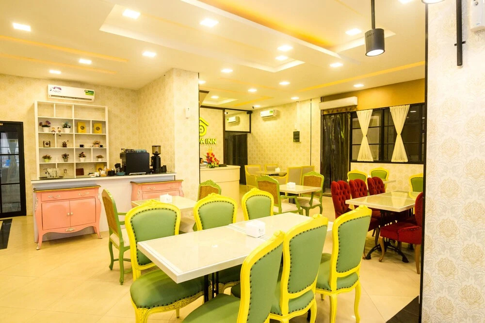 OYO 1327 Avava Inn
