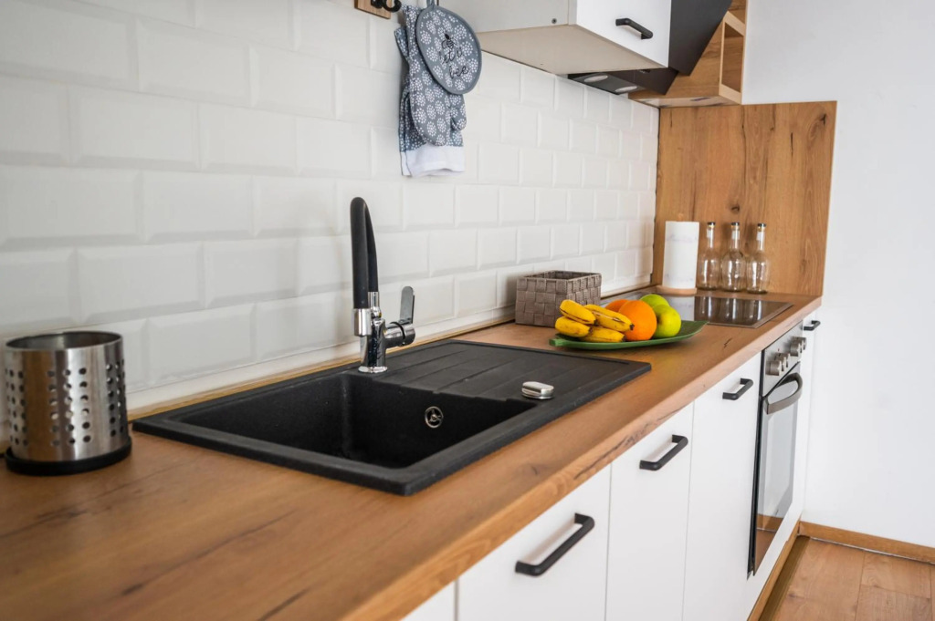 Spacious and Bright 2BDR Apartment in the Old Town