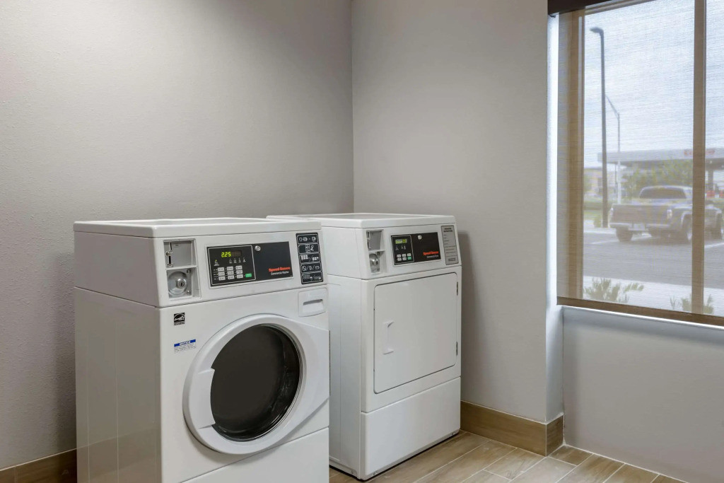 Comfort Inn & Suites Jacksonville - Orange Park Near Naval Air Station