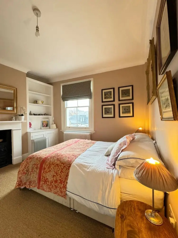 Homely Flat W/terrace, 3 Mins to Battersea Park
