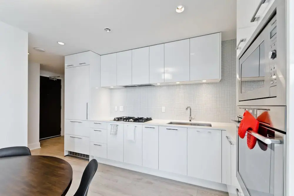 Suite Digs Mark on 10th