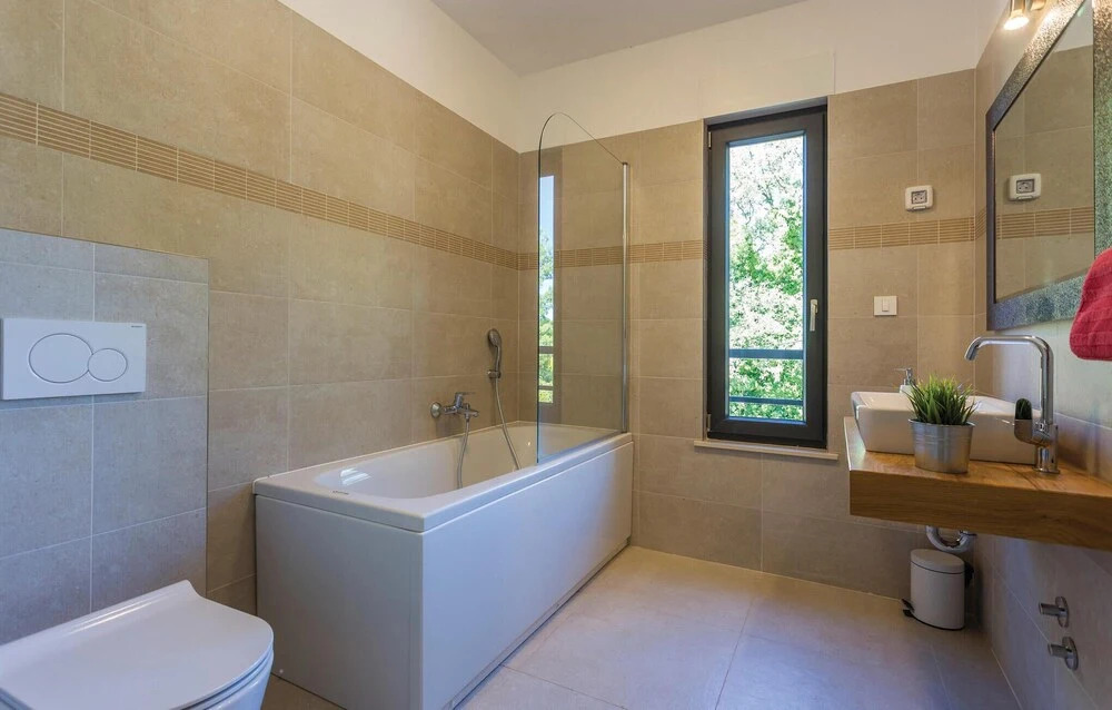 Beautiful Home in Premantura With Wifi and 4 Bedrooms