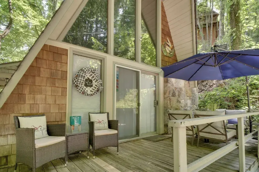 Snuggle Inn in the Heart of Chalet Village