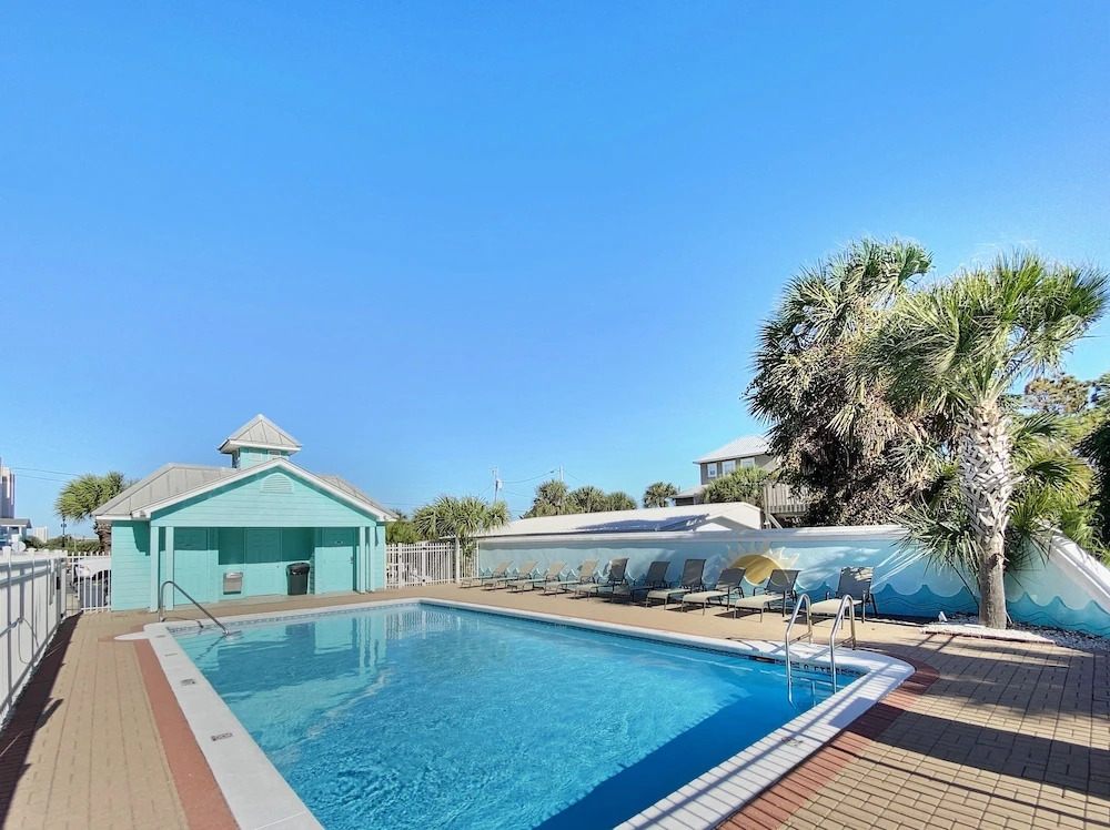 Summertowne 1 2 Bedroom Home by RedAwning
