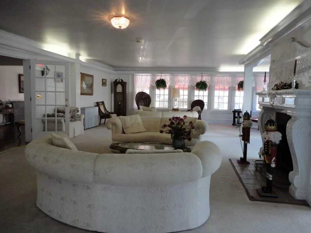 Plymouth Inn