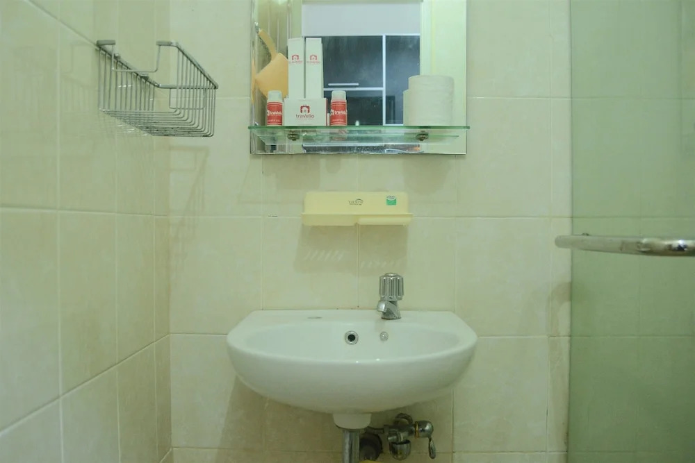 Near Shopping Center 1BR Cosmo Residence Apartmen