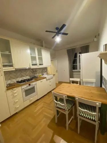 Rooms and apartments Nokturno