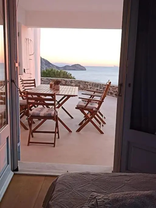C & C _ Cycladic house with endless sea view