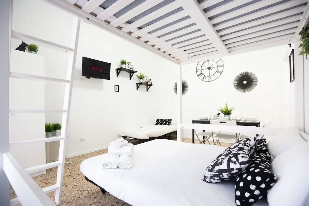 Home Hotel -  Anacreonte 7