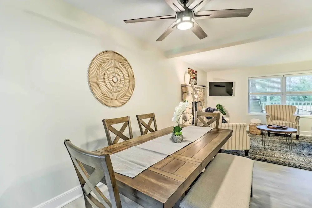 Blakeslee Home w/ Private Hot Tub, 5 Mi to Skiing
