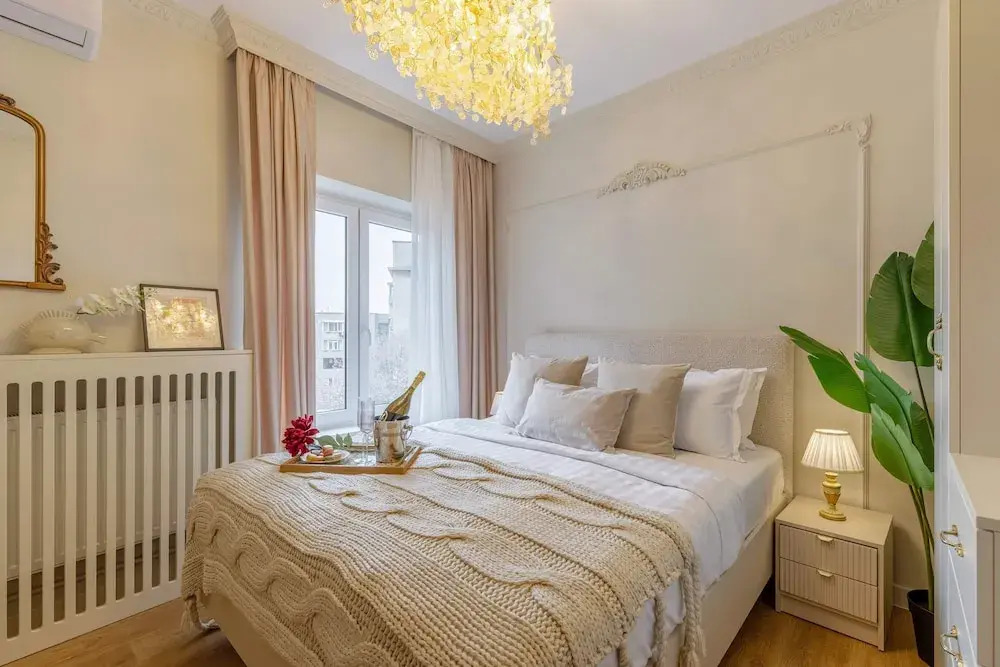 Parisian-Inspired 1BR in the Heart of Bucharest - Balcony, AC & Fully Equipped