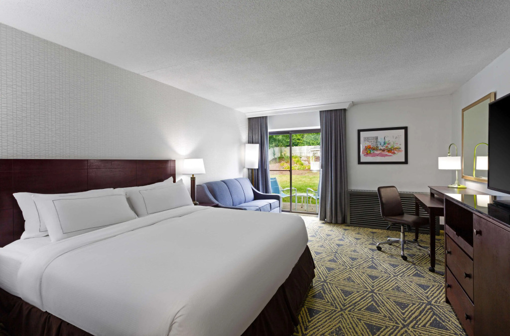 DoubleTree by Hilton Washington Meadow Lands Casino Area