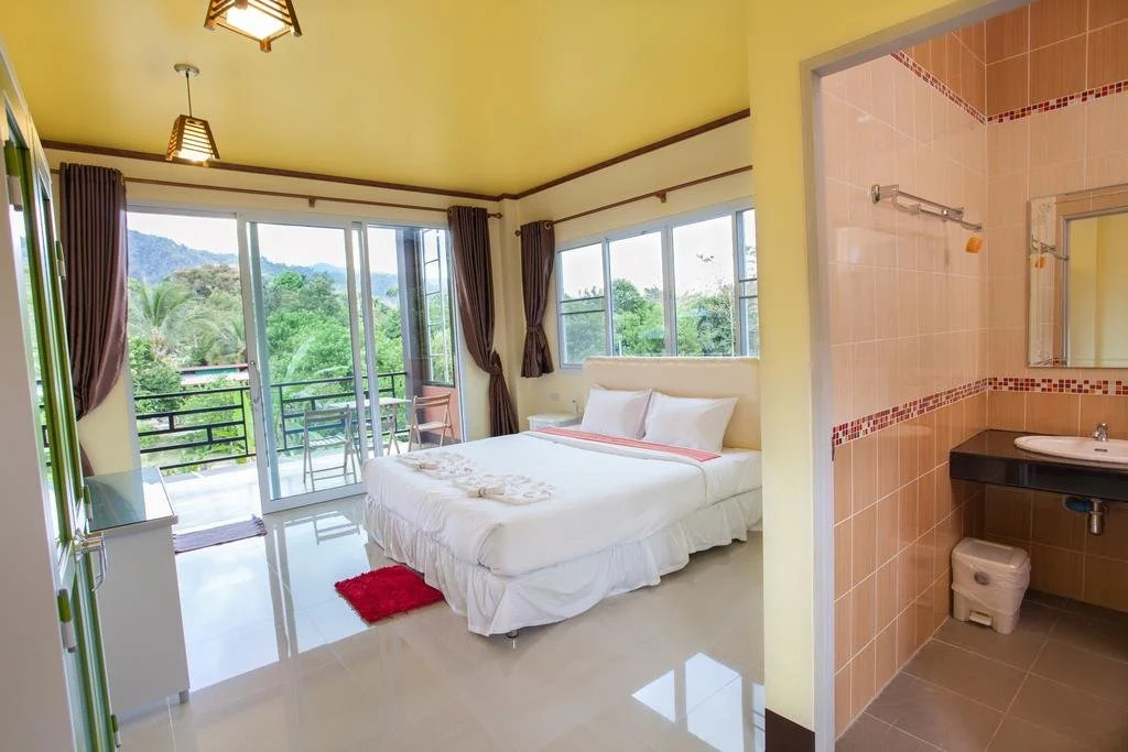 Khao Sok Country Resort
