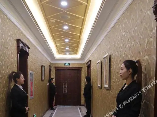 Flower Time Hotel