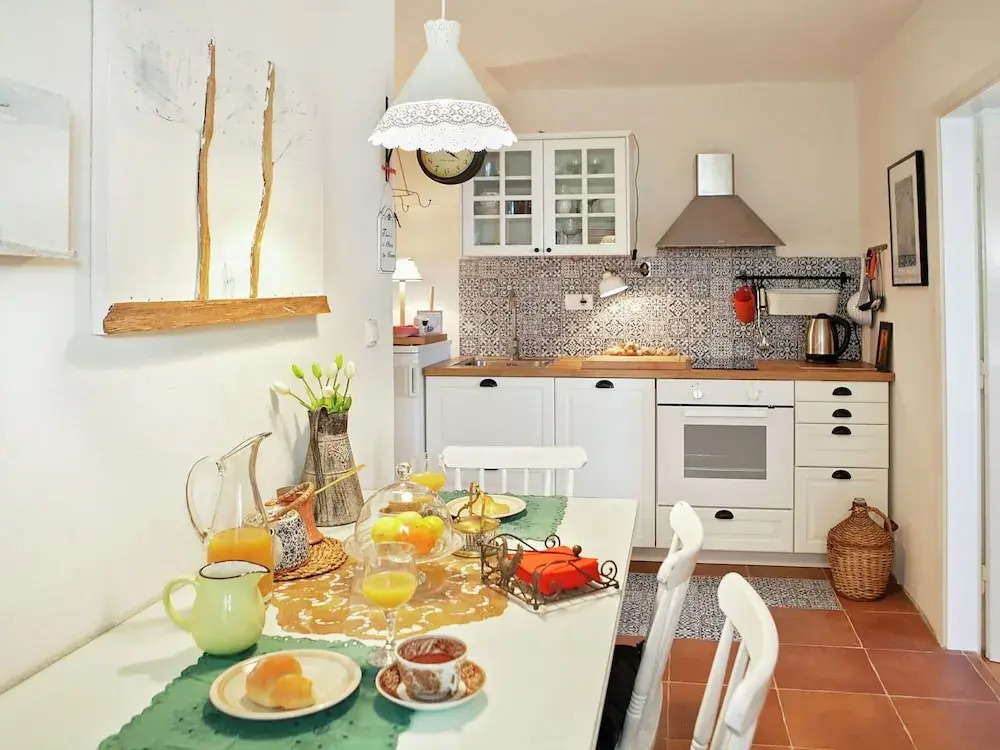 Delightfully Decorated Apartment With A Sea View 5 Minutes To The Beach