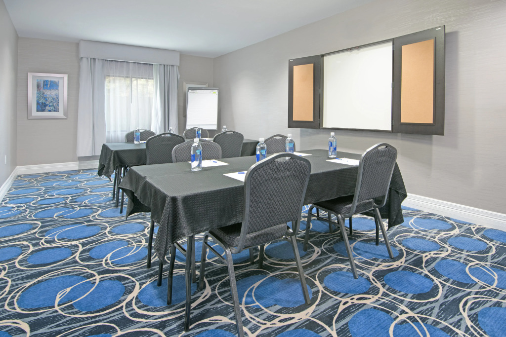 Holiday Inn Express and Suites Houston North - IAH Area by IHG