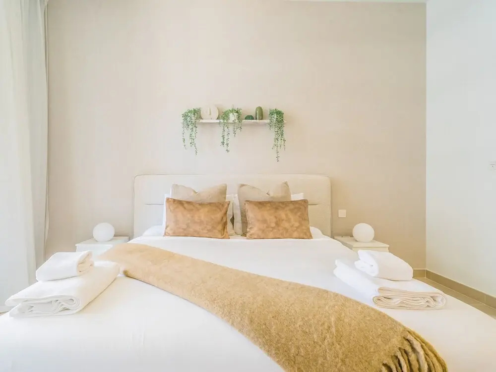 Monty Holiday Home - Serene & Modern Apartment With Burj Khalifa View
