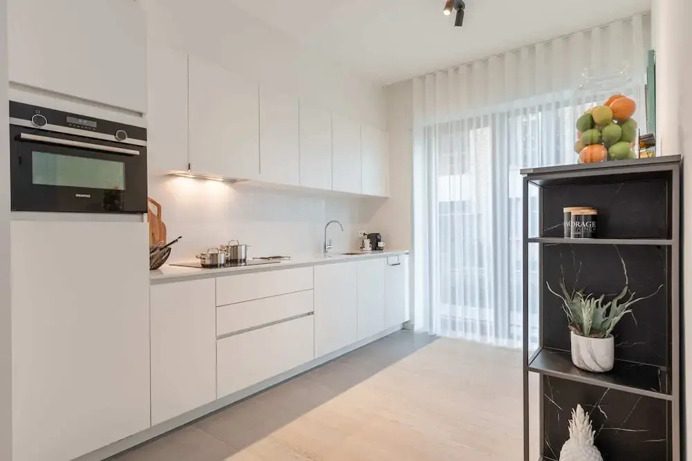 New Holiday Home With Parking Near the Beach