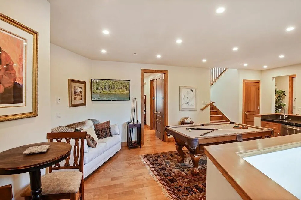 Luxury Mountain Retreat | Lake Views, Deck + BBQ | Pool Table & Chef’s Kitchen