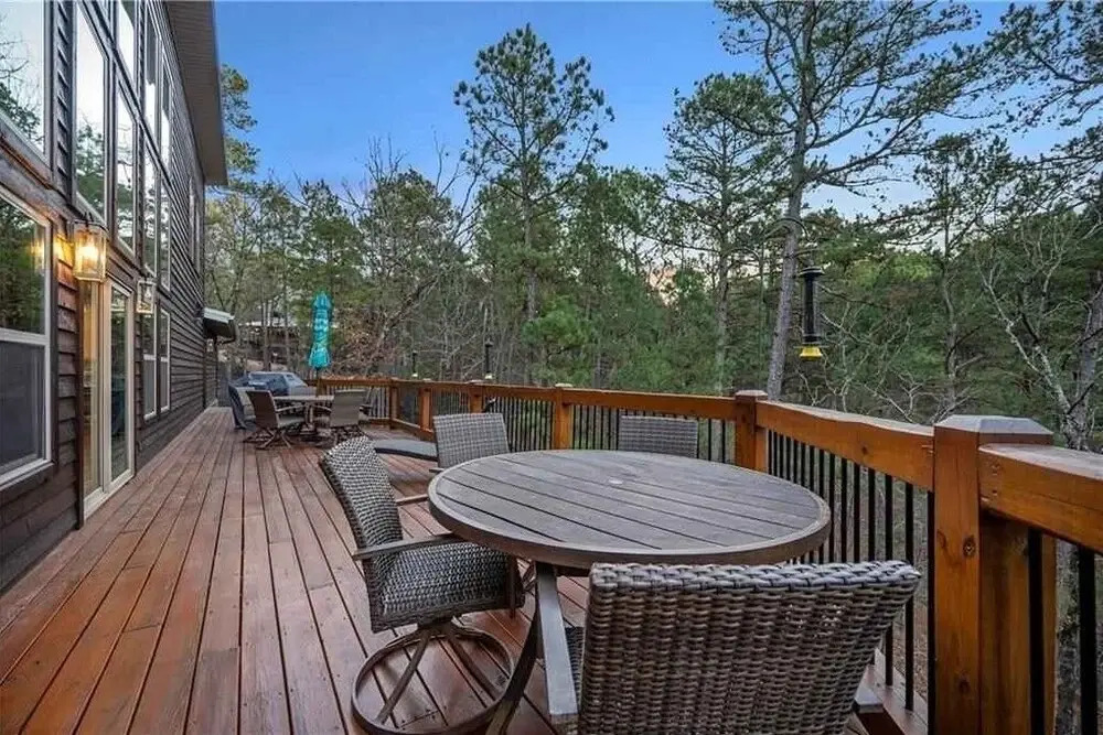 Bigfoot's Bend 4 Bedroom Cabin by Redawning