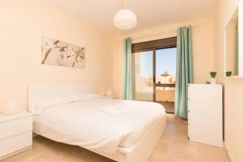 Duquesa Village Apartemento 2115