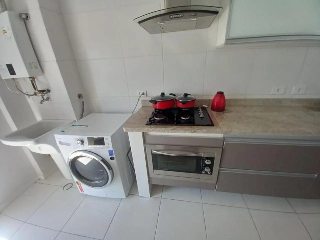 Apto novo, 2 quartos, quadra praia em Santos.