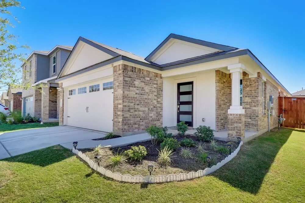 Hutto Getaway w/ Yard, 9 Mi to Lake Pflugerville!