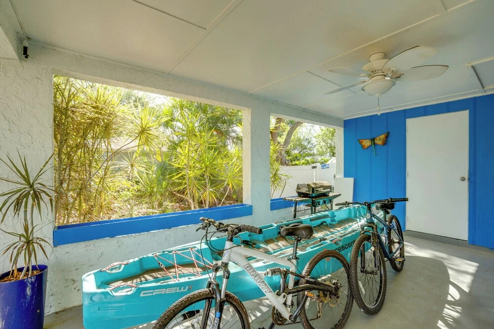 3 Mi to Beach: Venice Escape w/ Backyard Oasis