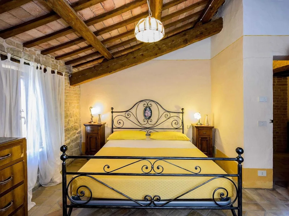 Gorgeous Apartment with Pool near Sibillini Mountains