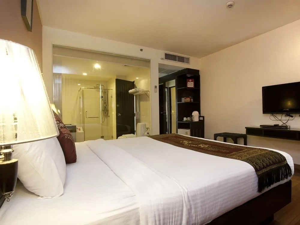 Boss Suites Nana Hotel