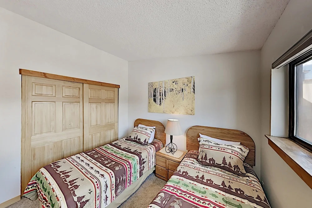 Breckenridge W/ Pool, Hot Tub & Slope Views 2 Bedroom Condo