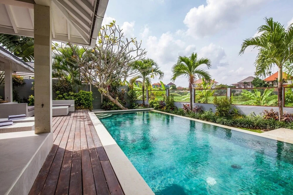Villa Imbuh 2 - Tropical Oasis 3BR in Central Canggu