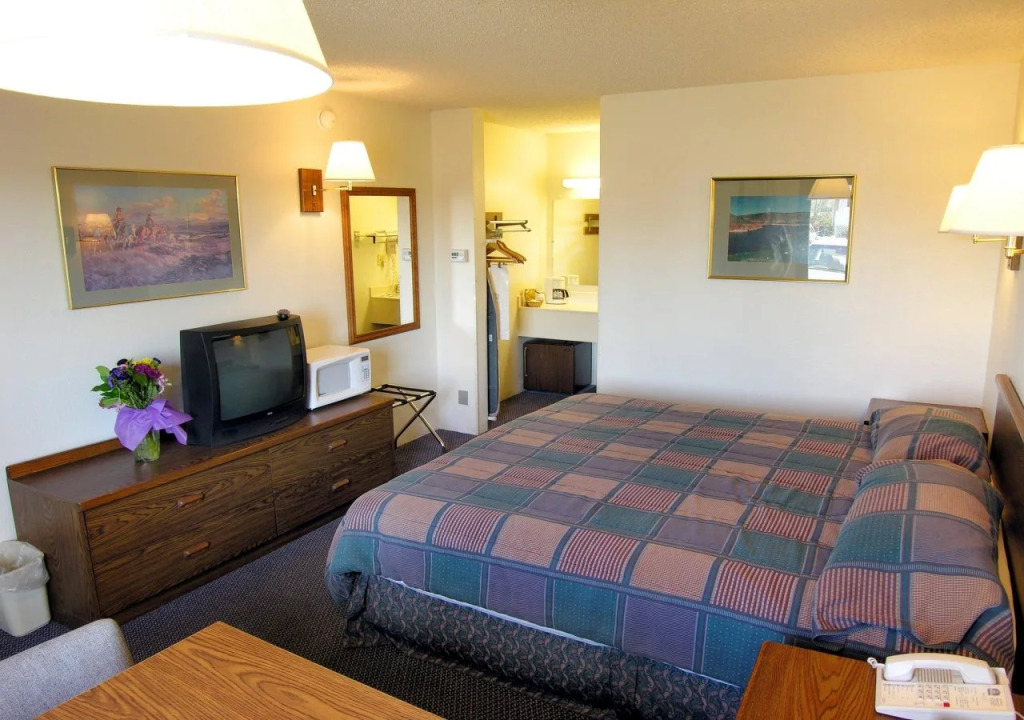 Sundowner Inn Forsyth I 94