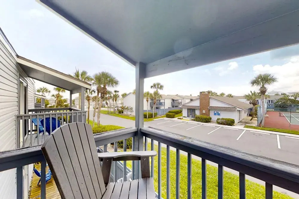 Two-story Condo With Pool, Tennis & Patio - 2 Short Blocks to the Beach
