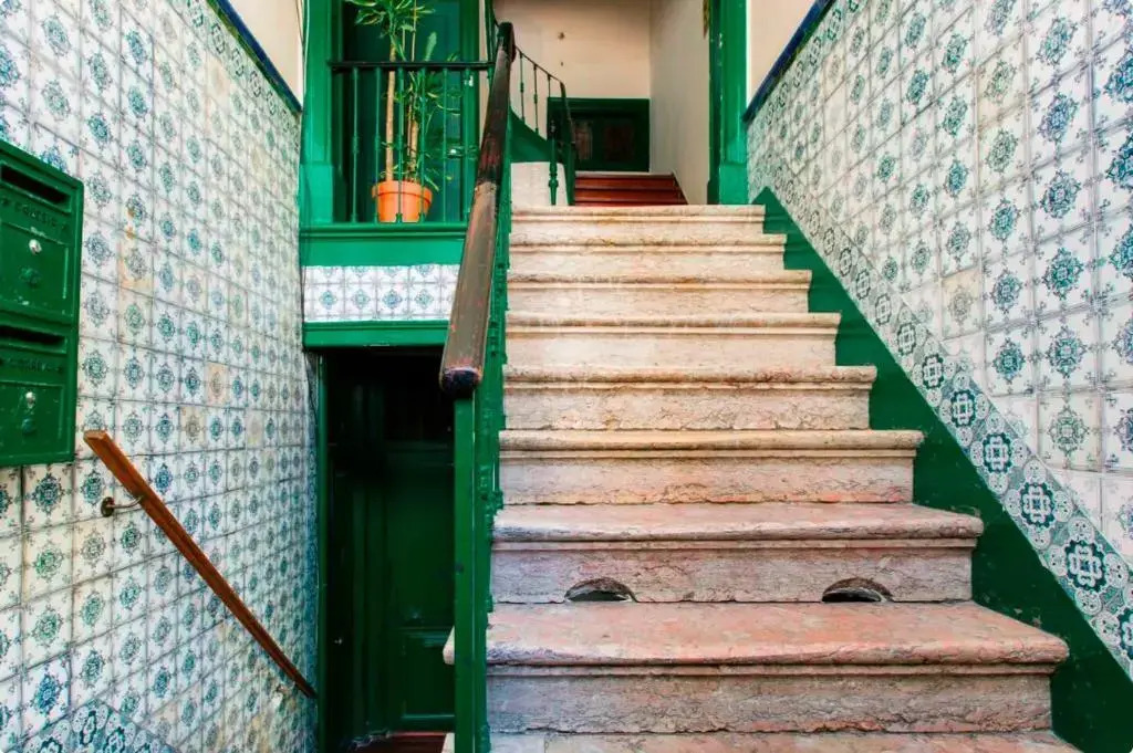 1898 Home & Suites