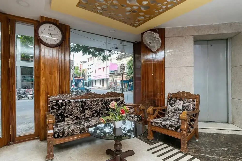 Golden Inn by OYO Rooms