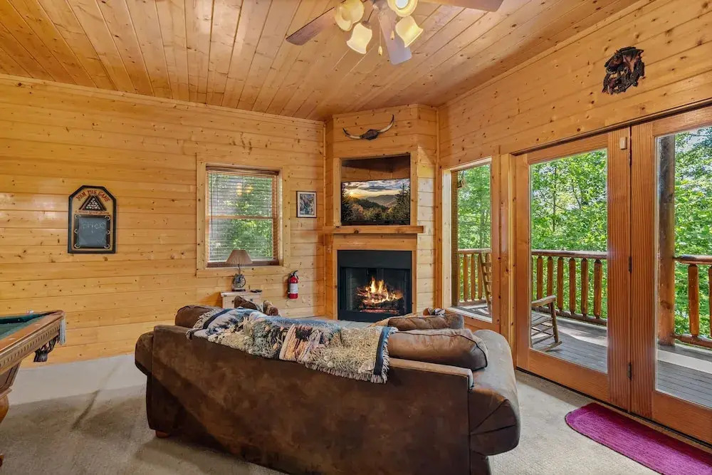 Luxurious Nine Bears Home Minutes Away to Gatlinburg by Redawning