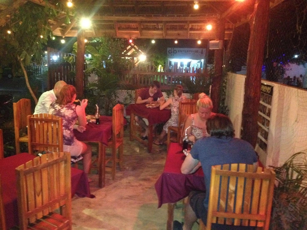 SURF & SAND Hotel Arugambay