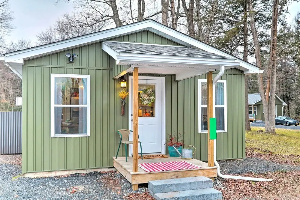 Unwind Fireside! Poconos Cottage 12 Mi to Slopes