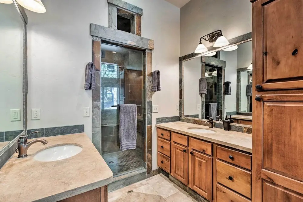 Truckee Escape w/ Hot Tub Near Ski Resorts
