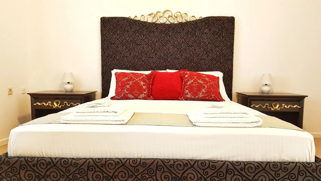 Bungalow White Apartments and Suites