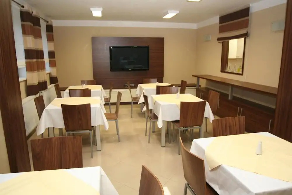 No 28 Rooms & Apartments