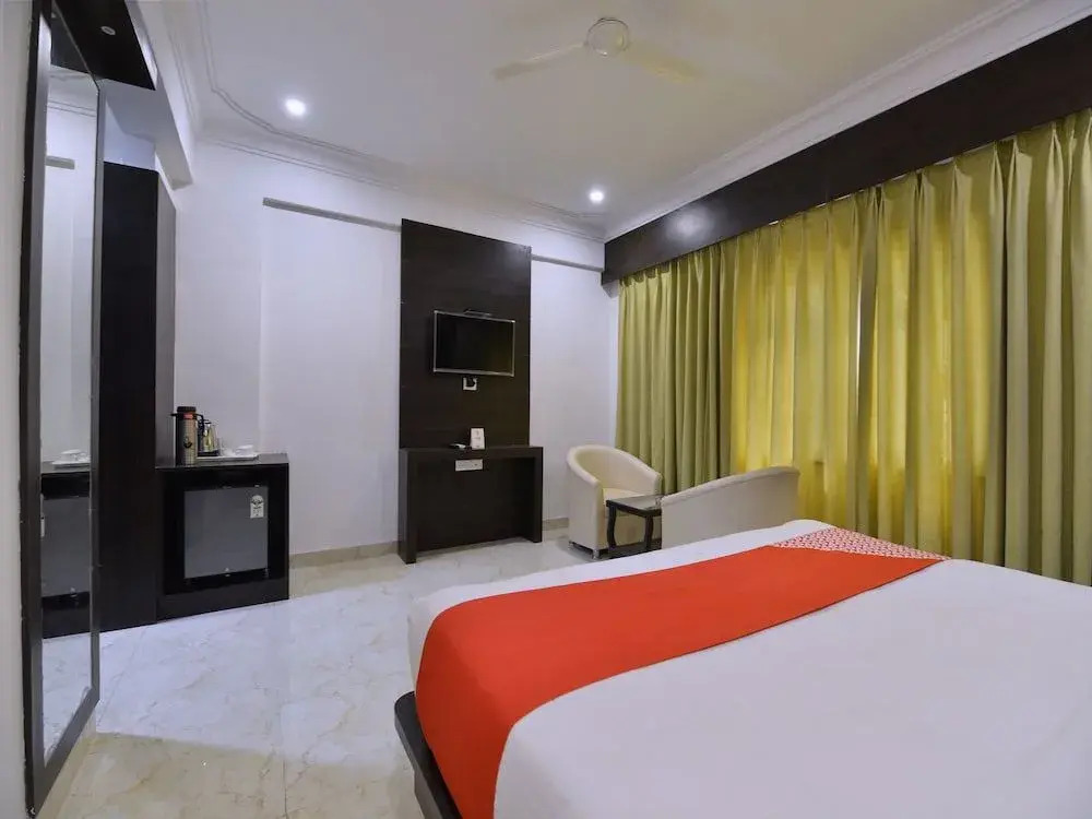 OYO 12694 Hotel Bauji Palace