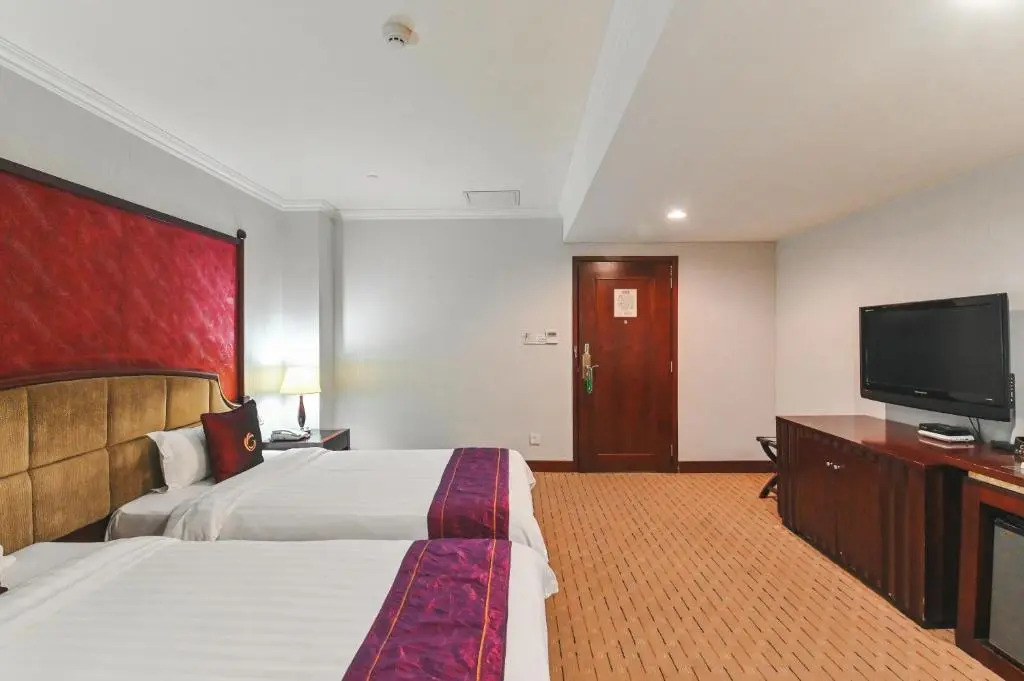 Royal Plaza Hotel